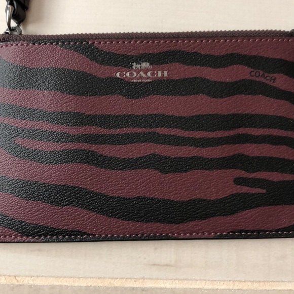 NWT Coach Animal Print Wristlet - Picture 2 of 4